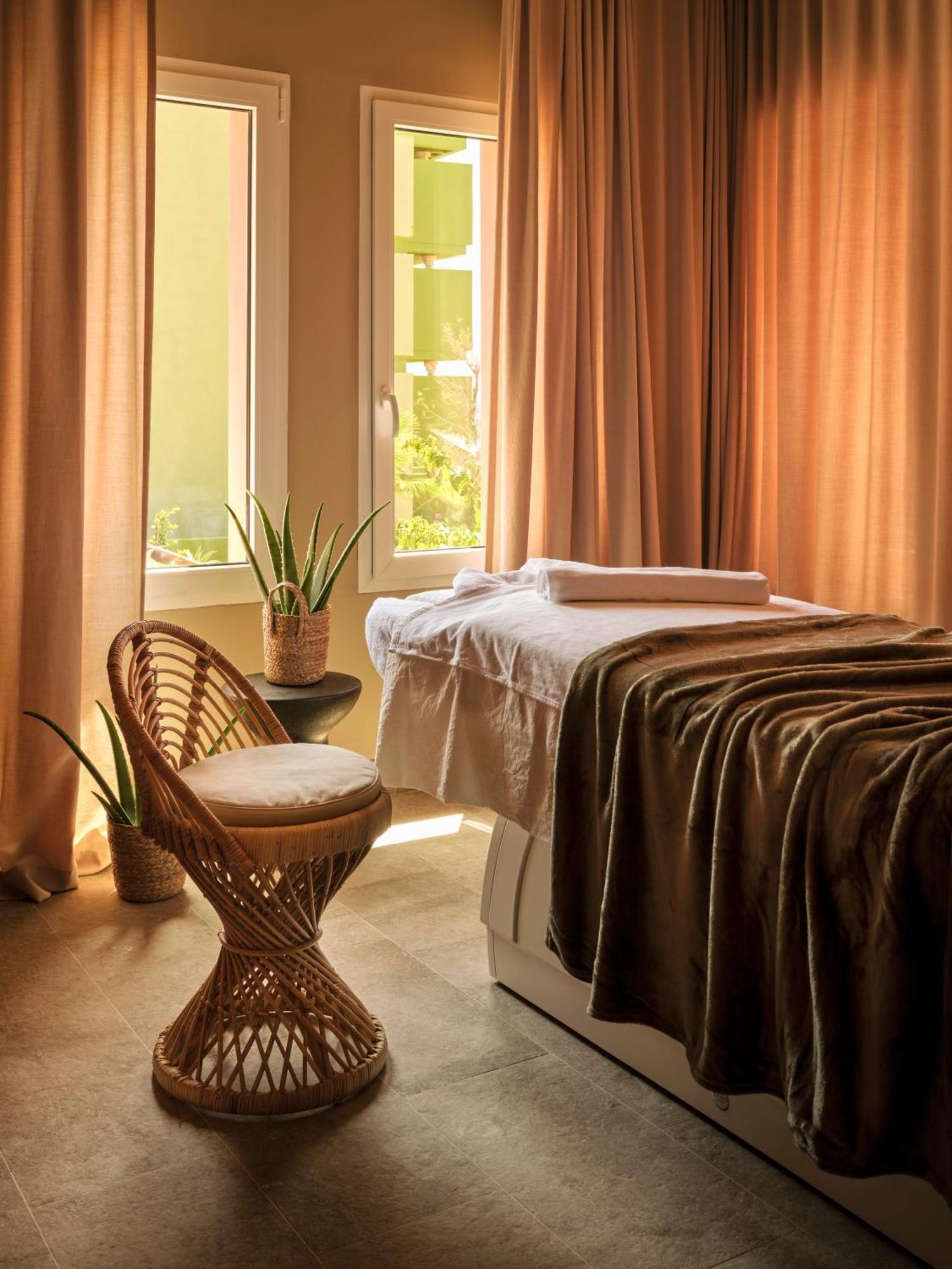 Bikini Island & Mountain Hotel Es Trenc -Adults Only- Colonia de Sant Jordi Extérieur photo